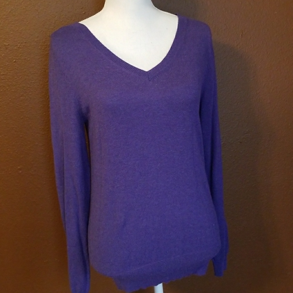 V-neck purple sweater - BUNDLE 4!